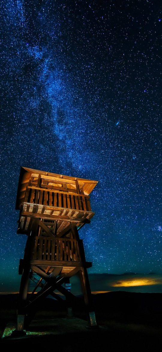 星穹铁道 App 主界面截图，中央为角色立绘，四周分布着任务、背包与地图按钮，背景是星空场景